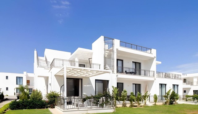 Garden Apartment by the Sea for 3 Guests, Wi-Fi, AC, Pool, Quiet Location in Tatlısu