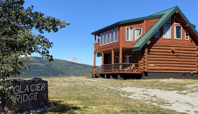 Glacier Ridge - Chalet on Divide Ridge overlooking Glacier Park & St Mary Lakes in Babb
