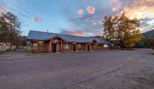 GNP Explorers Stay Here–2bd/1ba K/Q Bed-7mi To GNP in Coram