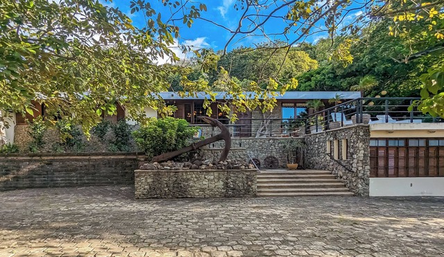 Gorgeous house in town, near the beach, restaurants & bars. in San Juan del Sur