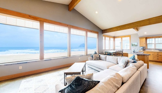 Gorgeous oceanfront home with incredible views of Haystack Rock dog friendly in Pacific City