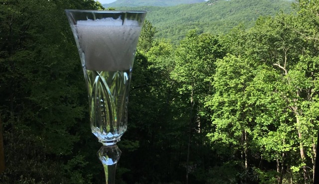 GORGEOUS VIEW, private! Bring your friends; pool, pickleball/tennis; FIREPIT in Dillard