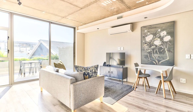 Great Studio with Balcony and City views in Cape Town