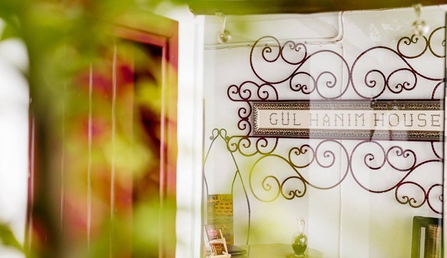 GUL HANIM HOUSE BOUTIQUE HOTEL WHITE ROSE ROOM in the walled city Nicosia in Lefkosa