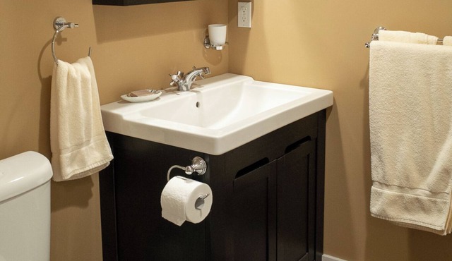 Heritage House Garden Suite in North Cowichan