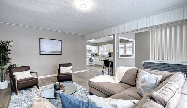Highlands Beautiful Main Floor in Edmonton