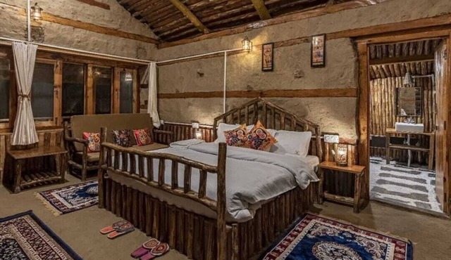 Hill top cottage by Planacation in Manali