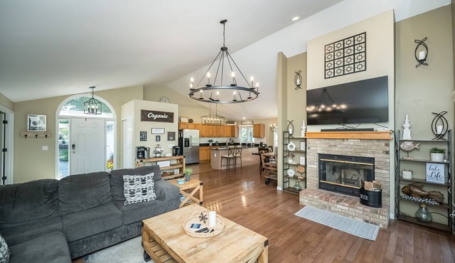 Hilltop Hideaway with Lake Front Access in Innsbrook