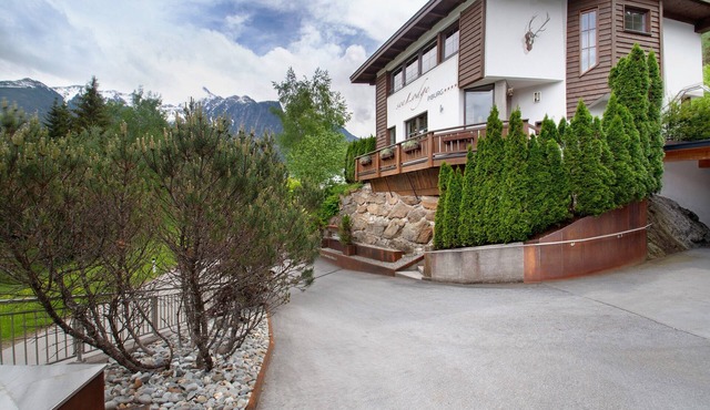 Holiday Home 'Ferienhaus Plattner' with Mountain View, Private Terrace and Wi-Fi in Oetz