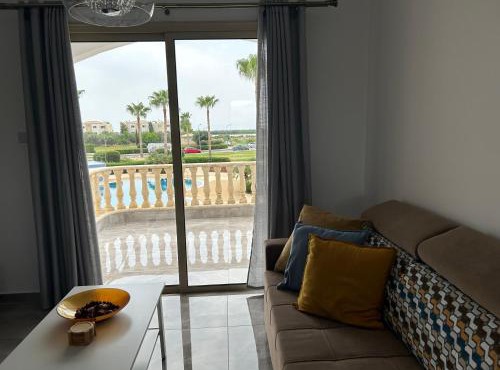 Holiday Mandria apt with pool in Paphos