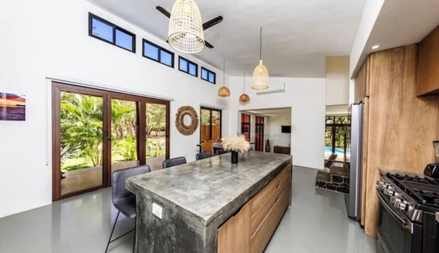 Home In Hacienda Iguana, walk to the beach in El Gigante