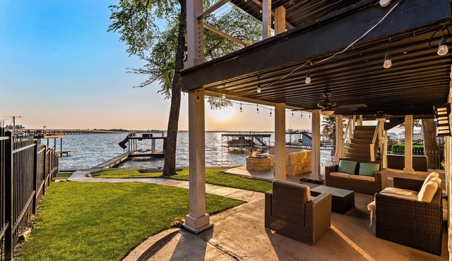 Horizon Luxe - Lake Front - 3BR+3RR - 8 Beds in Gun Barrel City