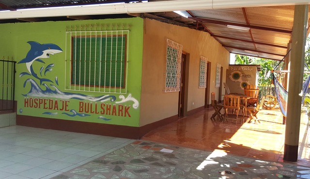 hospedaje Bullshark en las cercanias de ojo de agua una piscina natural. in Altagracia
