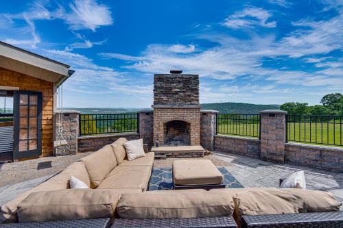 Hot Tub + Views: Spacious Danville Escape! in Danville