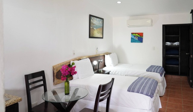 Hotel Ingigante Poolside Family Room in El Gigante