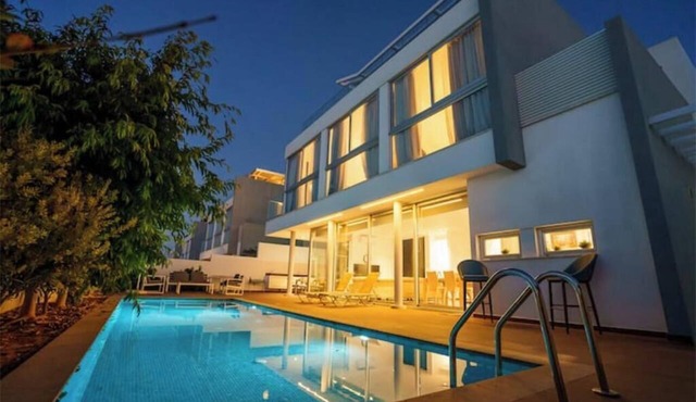 Hubstay - The Royal Palace | Lux Private Pool in Famagusta