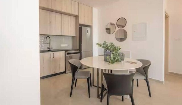 Kalamon Luxury Suite 202 w/Pool and Gym in Livadia