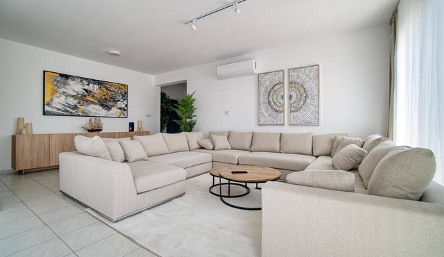 Kings Palace 2 BED - Two Bedroom Apartment, Sleeps 4 in Pafos