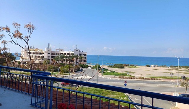 Kings Palace: Large 2BR Apt | Opp. Beach | Pool