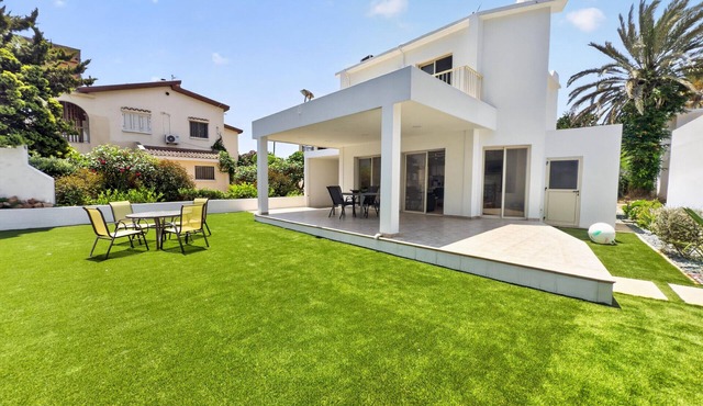 Konnos Joy Villa – Peaceful 3BR Coastal Getaway