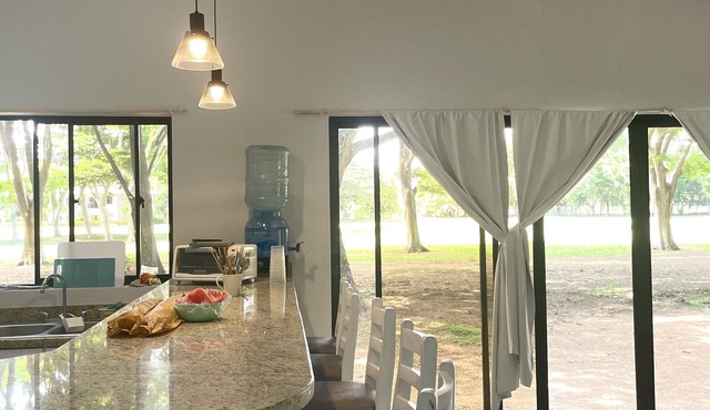La Casa Playa Colorados-Spacious high ceiling house 10 min walk to the beach in Rivas