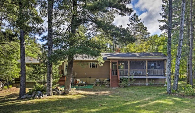 Lakefront Family Getaway w/Private Deck & Dock! in Conover