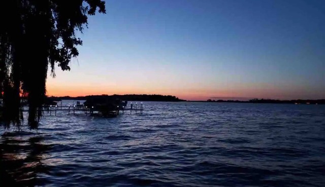 Lakeside Getaway ★ 2 King Beds ★ Chain O Lakes in Fox Lake