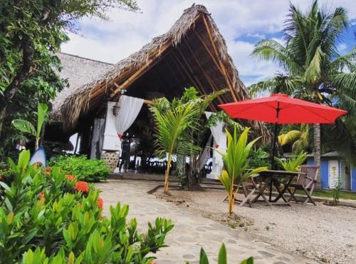 Las sevillanas beach hotel y restaurante in Gemastepe