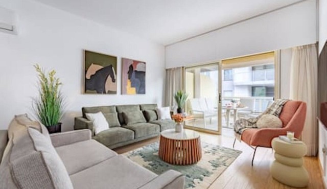 Lena Court - Spacious 3bdr, City Views