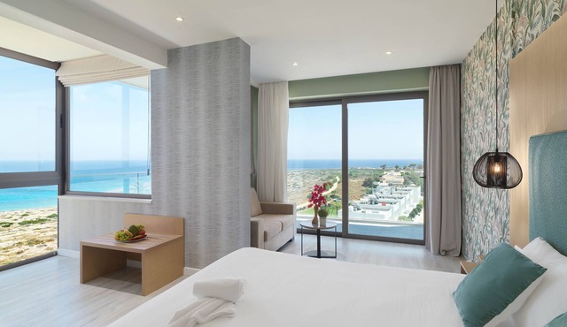 Leonardo Crystal Cove & Spa by the sea - Adults Only