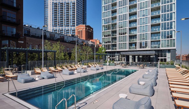 Level River North Luxury Two Bedroom Suite in Chicago