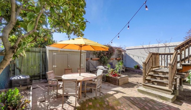 Light filled Condo 3 Bedrm with enclosed sunny backyard in Oakland