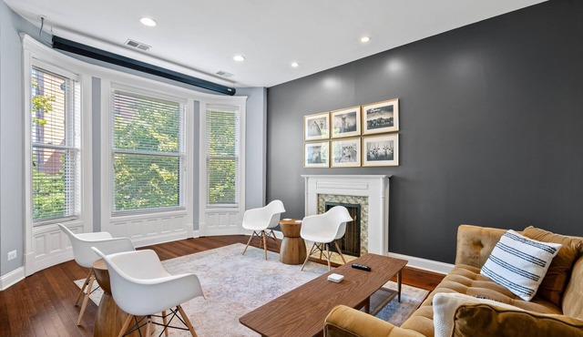 Lincoln Park/depaul 8 Bed 1 Parking Spot by AllSet Turnover in Chicago