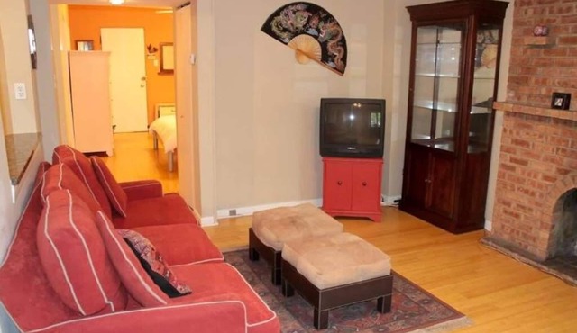 Lincoln Park Garden Apartment in Chicago