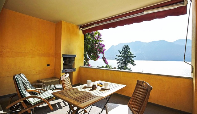 Living in an extraordinary vacation resort with approx. 8 hectares park and pool in Ghiffa