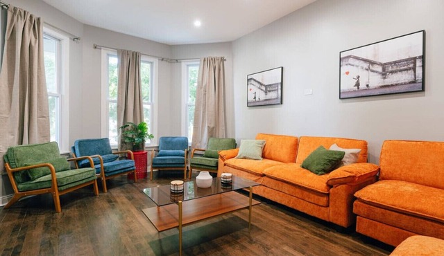 Logan Duplex - Sleeps 14 - 2 Ba in Chicago