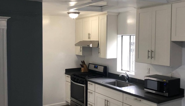 Lovely 4 bedroom Home with a patio in Oakland