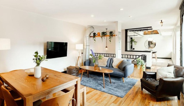 Lux Parkside 1BR - Patio - Sun Deck - Free Parking in Cincinnati