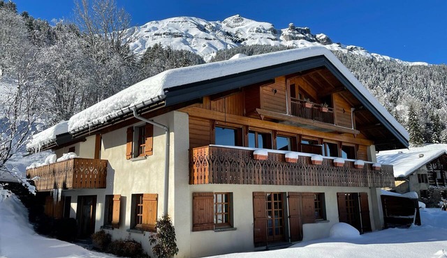 Luxurious six-bedroom chalet. 800m to ski lifts. Fast fibre wi-fi in Les Contamines-Montjoie