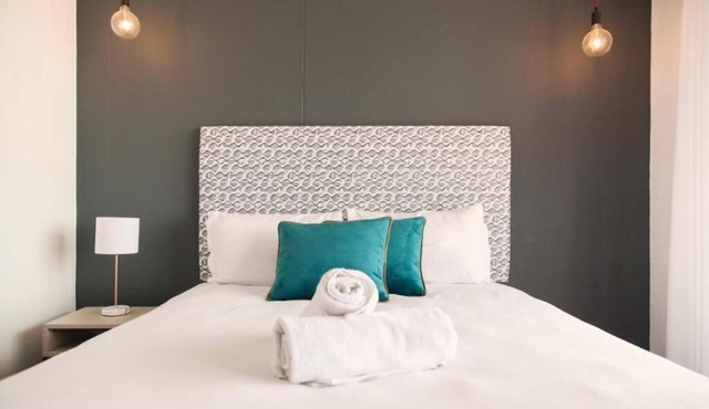 Luxurious 2 Bedroom Apartment in Woodstock Cape, Town in Cape Town