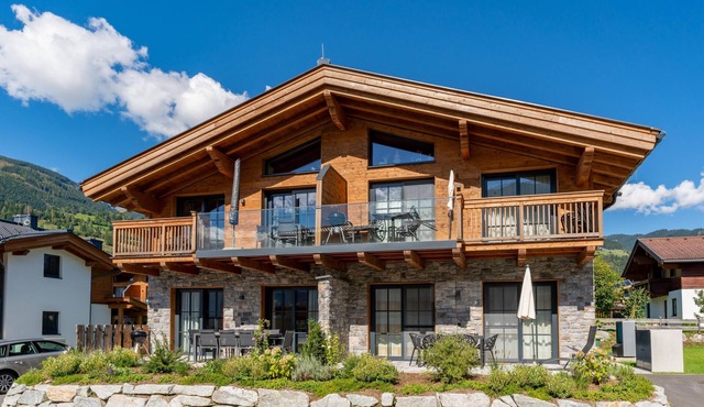 Luxurious home with wine cooler and fireplace in Niedernsill