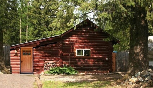 Luxurious Rustic Log Cabin in Coram