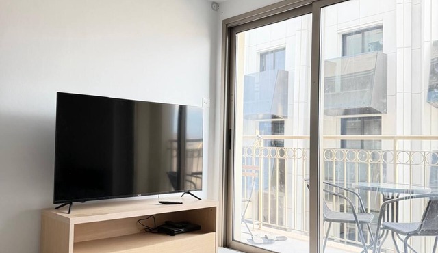 Luxury 2BR Apartment · 1 min to Beach