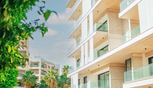 Luxury 2BR Apartment. Perfect location and modern style near the sea.