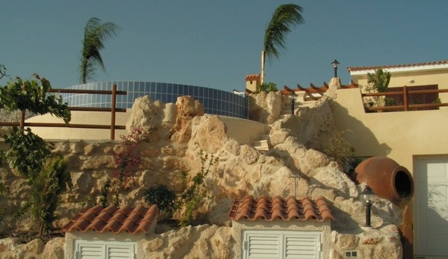 Luxury 3 bedroom villa with private infinity pool & panorama sea view. Free WIFI in Paphos