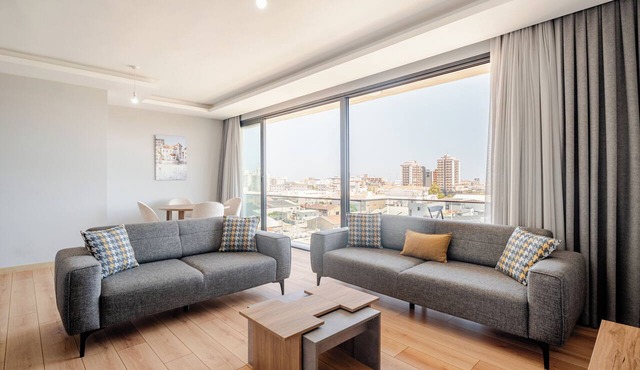 Luxury & Comfort: 2BR Apt with Full AC & Sea View