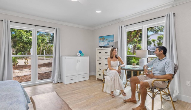 Macaw cottage, newly remodeled, walking distance to beach, shops, restaurants! in Sanibel
