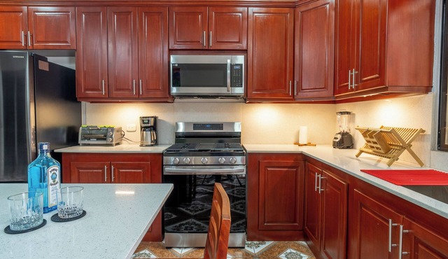 Managua, Newly Renovated, 5 Bedrooms 9 Beds, AC, Wifi, washer, dryer. in Managua