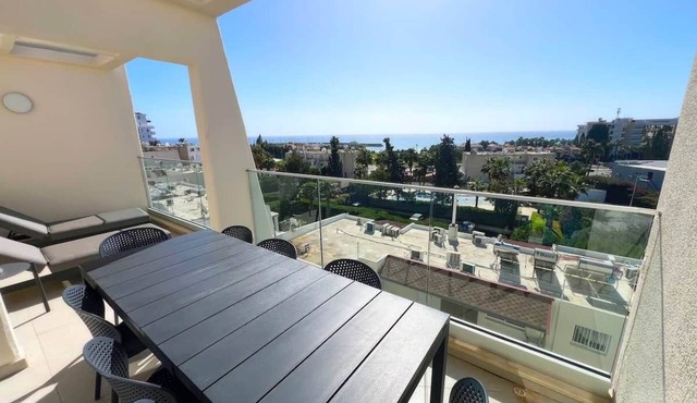 Marina Sea Breeze Apartment, Sleeps 8, Free Wi-Fi