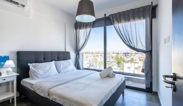 Maryam's 2-BR Apt Facing Larnaca Harbor W/Pool in Cyprus - Larnaca
